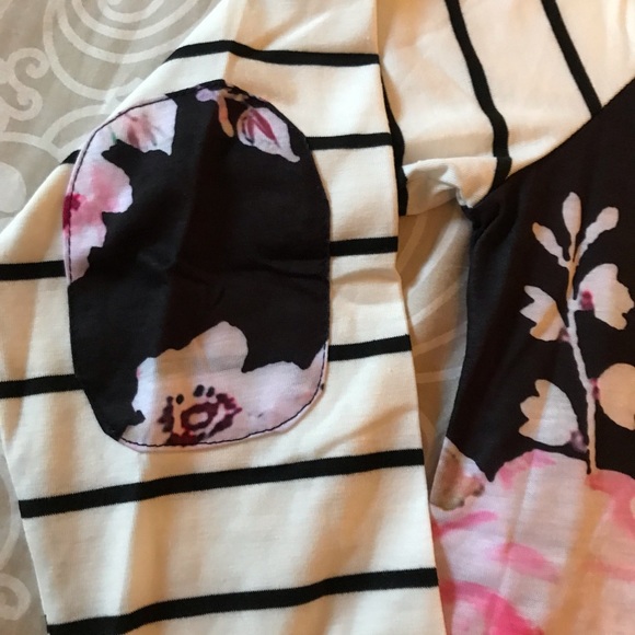 SOLD Floral Raglan Top - Picture 3 of 3